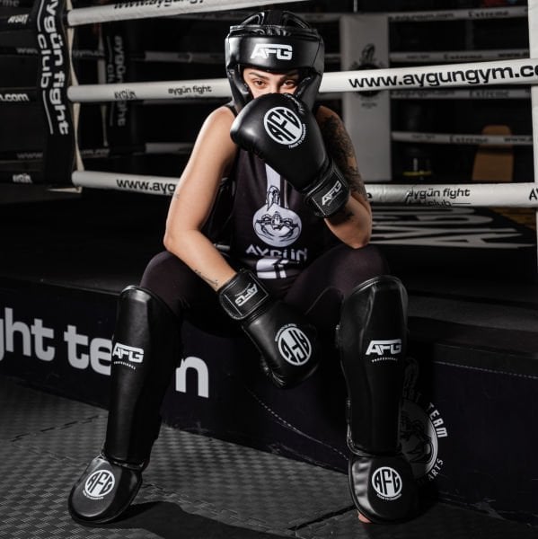 AFG Yanak Korumalı Siyah Kask